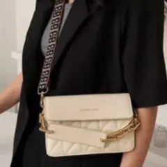 クロスボディバッグ