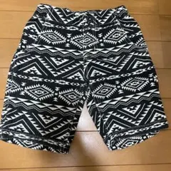 幾何学模様のハーフパンツ