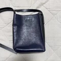 MARNI ネイビー レザー ショルダーバッグのサムネイル