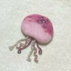 羊毛フェルト ブローチ　くらげ（桃色）