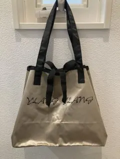 値下げ新品未使用❤️YLANG YLANG ゴールドトートバッグ　　　ノベルティのサムネイル
