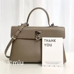 M*o様 【美品】CAFUNE STANCE BAG BROWNSTONE ハンのサムネイル