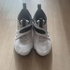 Nike ホワイト/ブラック スニーカー ベルクロストラップ付き　22.5cm