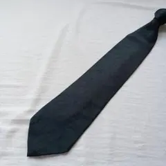 イヴサンローラン ネクタイ 黒色 総柄 シルク100％ 定番 人気【n8762】