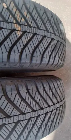 205/70R15 ベクター4シーズン 2024年製 2本(サイドが減ってます)のサムネイル