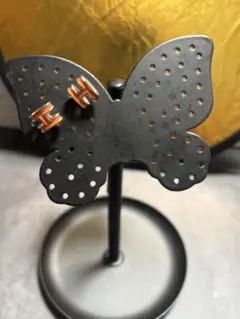 ピアス　スタンド　アクセサリー　バタフライ