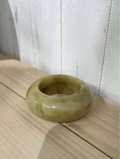 黄緑の樹脂製バングル