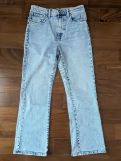 ユニクロのハイライズセミフレアジーンズ