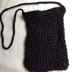 黒の編み物ショルダーバッグ