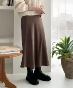 ローリーズファーム　シワサテンバイアスフレアスカート　ブラウン