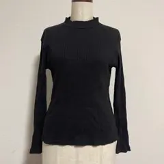UNIQLOブラックリブハイネックトップス