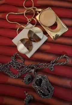 古いアクセサリーセット