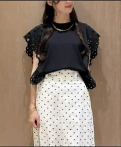 LOULOU WILLOUGHBY スカラレーストリミングTシャツ ブラックのサムネイル