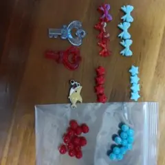 ビーズ赤水色