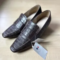 【新品未使用】a.v.v ヒールローファー　22.5cmのサムネイル