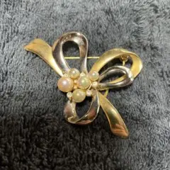 リボン型パールブローチ