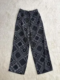 GU 【S】ペイズリー柄 黒と白のパターン ワイドパンツ