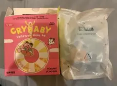 CRYBABY chilling on the beach うきわペンダント