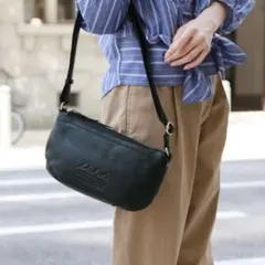 【美品】Dakota ジェントリー　レザー　ショルダーバッグ　黒のサムネイル