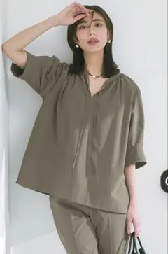UNFILO FINE MOVE ランタンブラウス Lのサムネイル