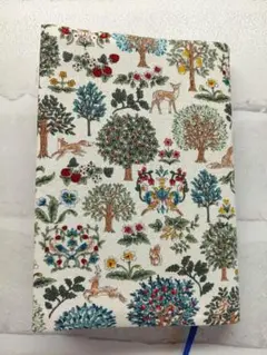 ブックカバー　イチゴトゥリー