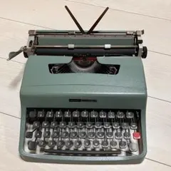 olivetti lettera 32 オリベッティタイプライターのサムネイル