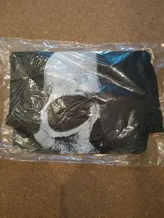 ハーフスカルブラック グラフィックプリント Tシャツ