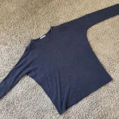 continuer de NICE CLAUP ダークブルー Vネックニット