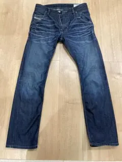 Diesel ダークブルー ストレートジーンズ