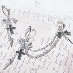 地雷イヤリング ゆらゆら黒十字架 イヤーカフ