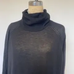 H&M 黒のタートルネックニット