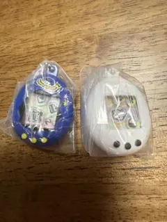 即日発送　新品　たまごっち　シャカシャカチャーム（白 紺 )