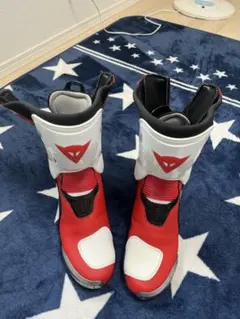 Dainese racing boots red and white.のサムネイル