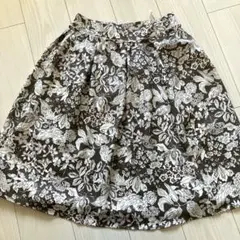 NEWYORKER 花柄 フレアスカート ひざ丈　リバティ　ファブリックのサムネイル