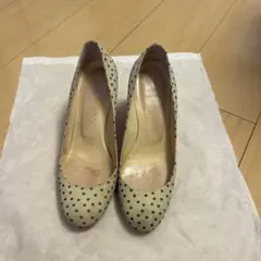 ドット柄パンプス