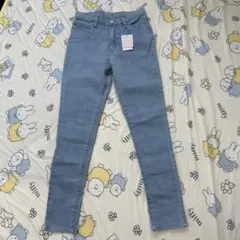 【新品未使用】レディース　スキニーパンツ　デニムパンツ　ブリーチ　Sサイズ