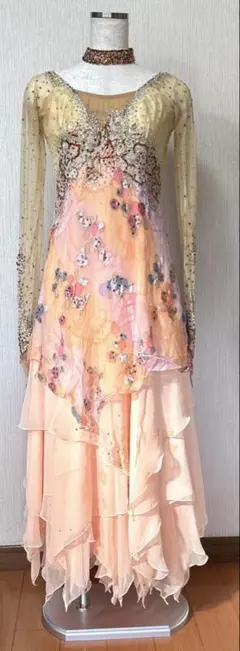 社交ダンス　ドレス　淡いオレンジ色