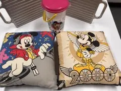 TDLクッション2個と、ポップコーンケース1個