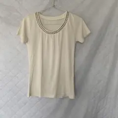 TKMIXPICE スタッズ装飾アイボリー半袖Tシャツのサムネイル