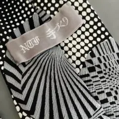 手作り　幾何学模様 ネクタイ 黒と白　ポリエステル100%