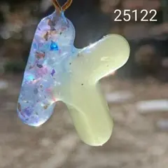 ラメが輝く綺麗なホログラフィックK型 ナスカンキーホルダー(25122）