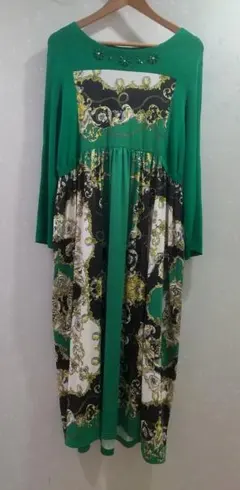 スーパービューティー　４２ 長袖ロングワンピース