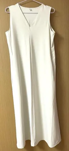 UNIQLO ウルトラストレッチ Vネックワンピース