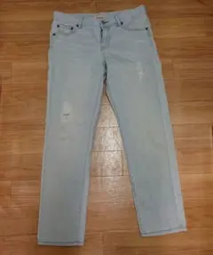 ユニクロ スリムボーイフレンドフィット　アンクルダメージジーンズ