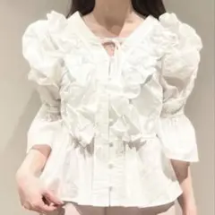 SNIDEL デコルテスリットフリルブラウス　スナイデルのサムネイル