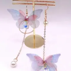 蝶々ピアス 左右非対称