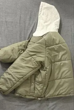 新品未使用タグ付き　オリーブグリーン フード付き中綿ジャケット　Sサイズ　カーキ
