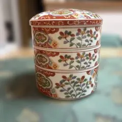 三段重 重箱 華やかな花柄 陶器製　飛鳥窯