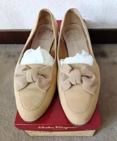 Salvatore Ferragamo ベージュ フラットシューズ