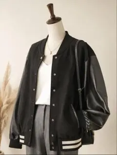 黒いレザーコンビジャケット